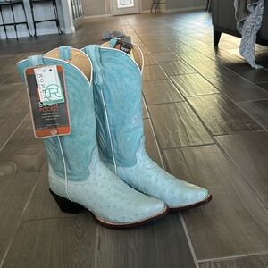 I love them but they are far to big for me! Never worn!